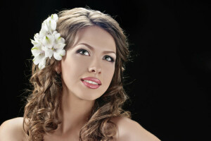 cheveux bruns, fleurs, fille, aux yeux gris, Regardez, sourire