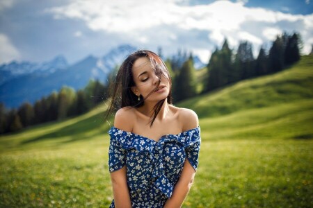 Angelina Petrova, épaules nues, cheveux noirs, bokeh, brunette, yeux fermés, des nuages, Denis Petrov