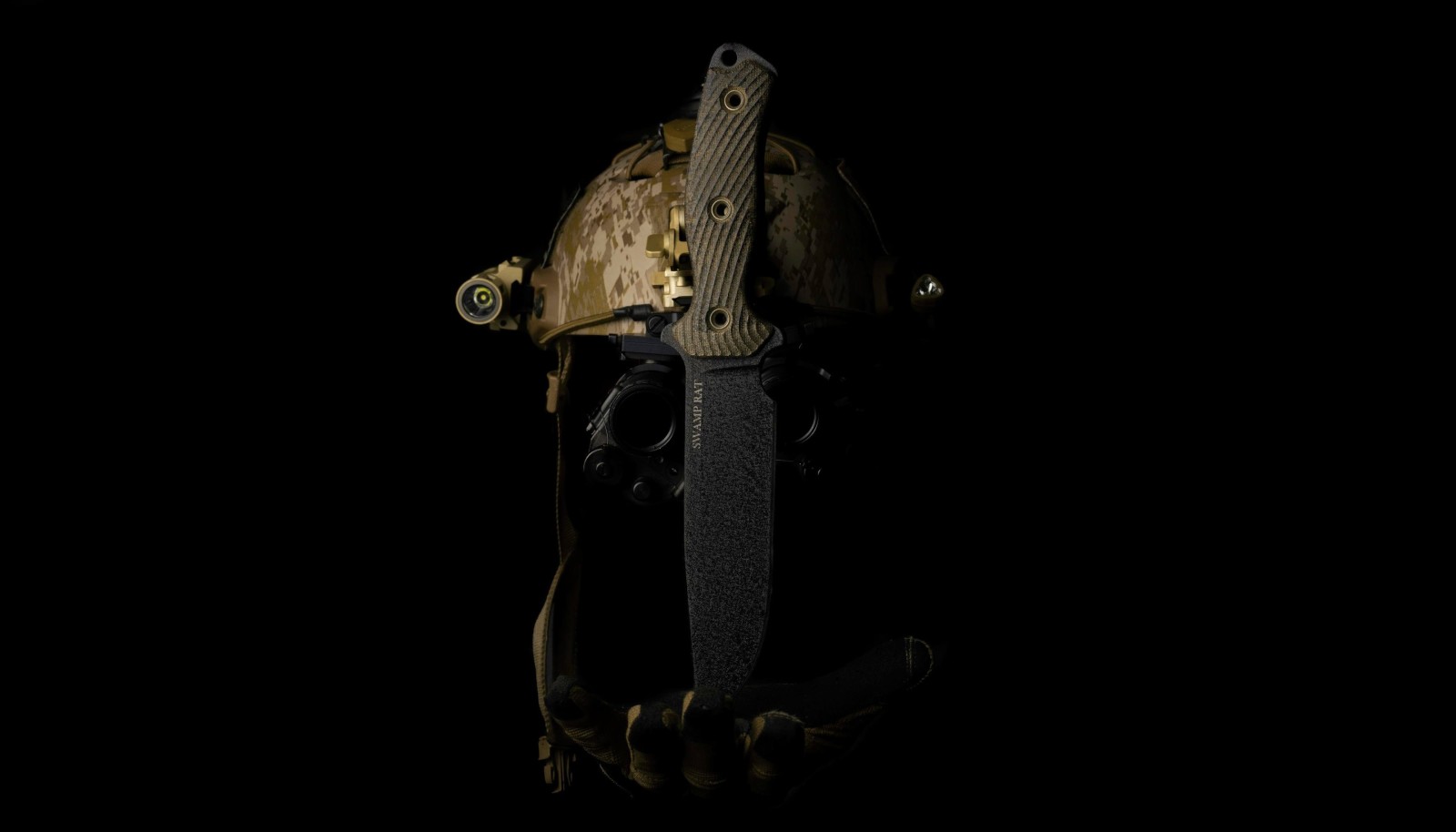 Helm, Messer, scharfe Waffen