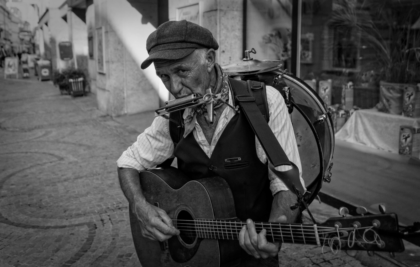 a cidade, rua, músico