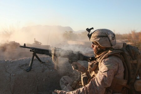 Desert, gun, light machine gun, Soldier