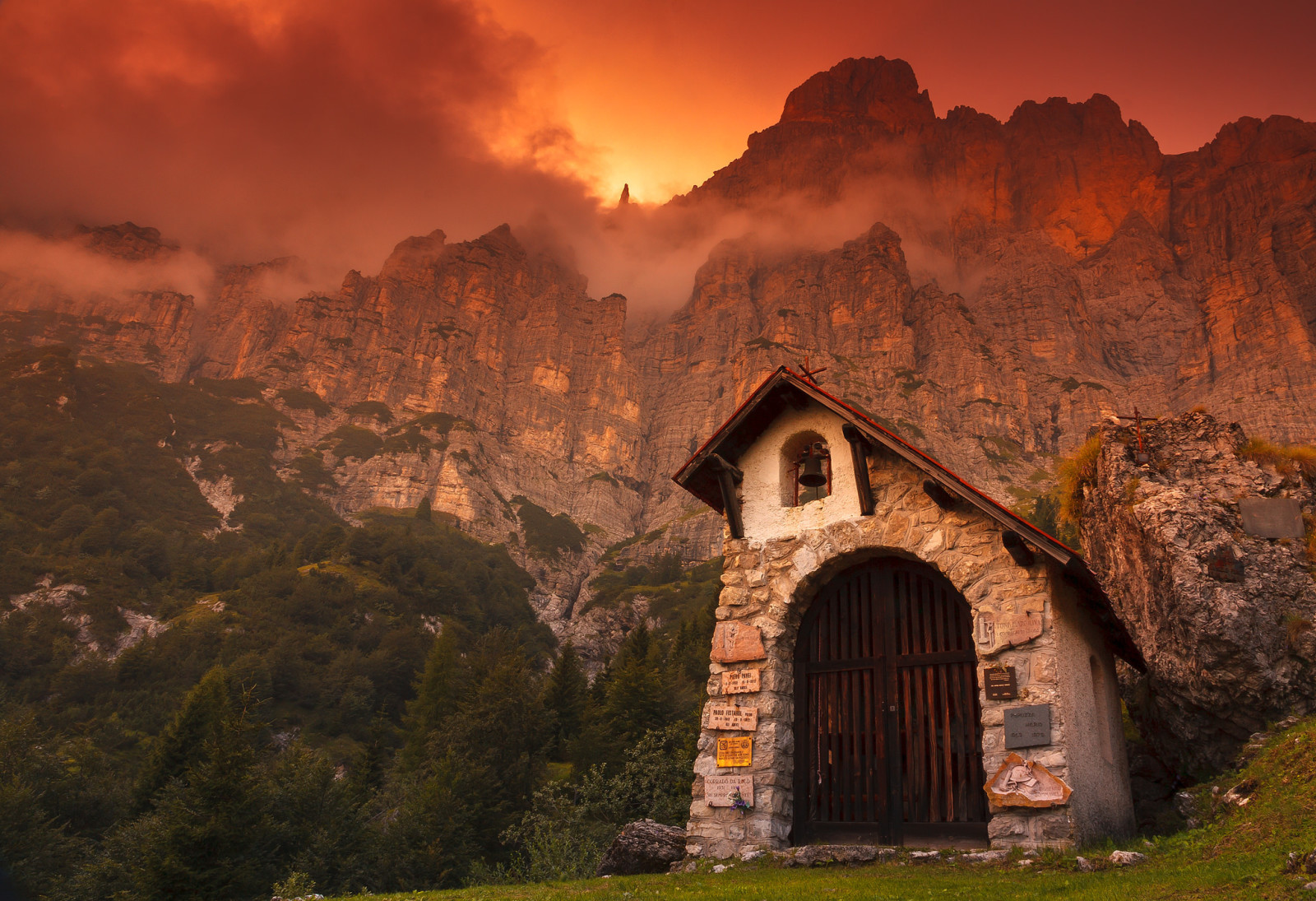 Italia, Sotto il monte Shiara