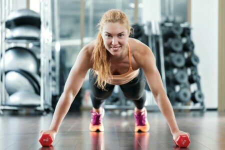 Haltères, pose, Des pompes, faire des exercices