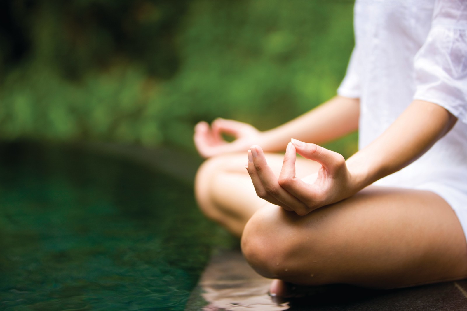 niña, agua, meditación