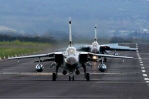 Bomber, Kämpfer, Panavia Tornado, der Flugplatz