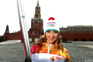 Moskou, ROOD VIERKANT, estafette van Olympisch vuur, Sochi 2014, Tatiana Navka, fakkel