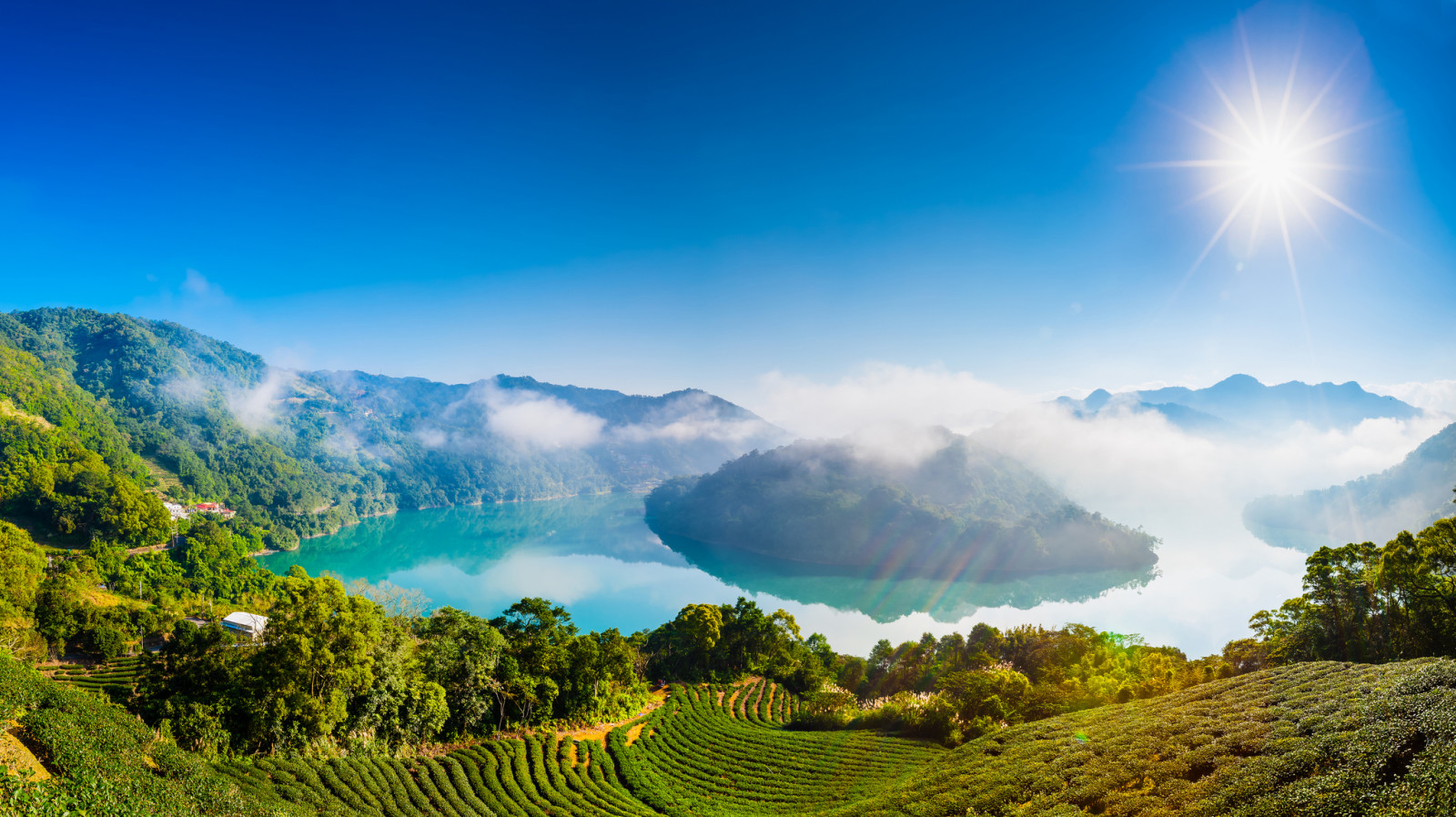 Le ciel, maison, Lac, des arbres, des nuages, montagnes, Des rayons, le soleil