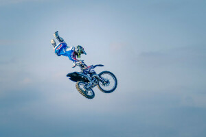 Kann kann nicht ohne Fuß, Wolken, FMX, Freistil, Manöver, Moto-Cross, Fahrer, der Himmel