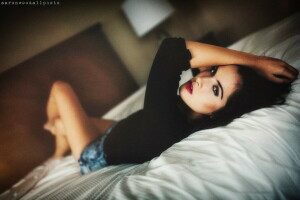 Aaron Woodall, bed, eyes, girl, lips, look, photographer, view