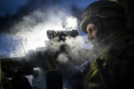 licht machinegeweer, het schieten, soldaten