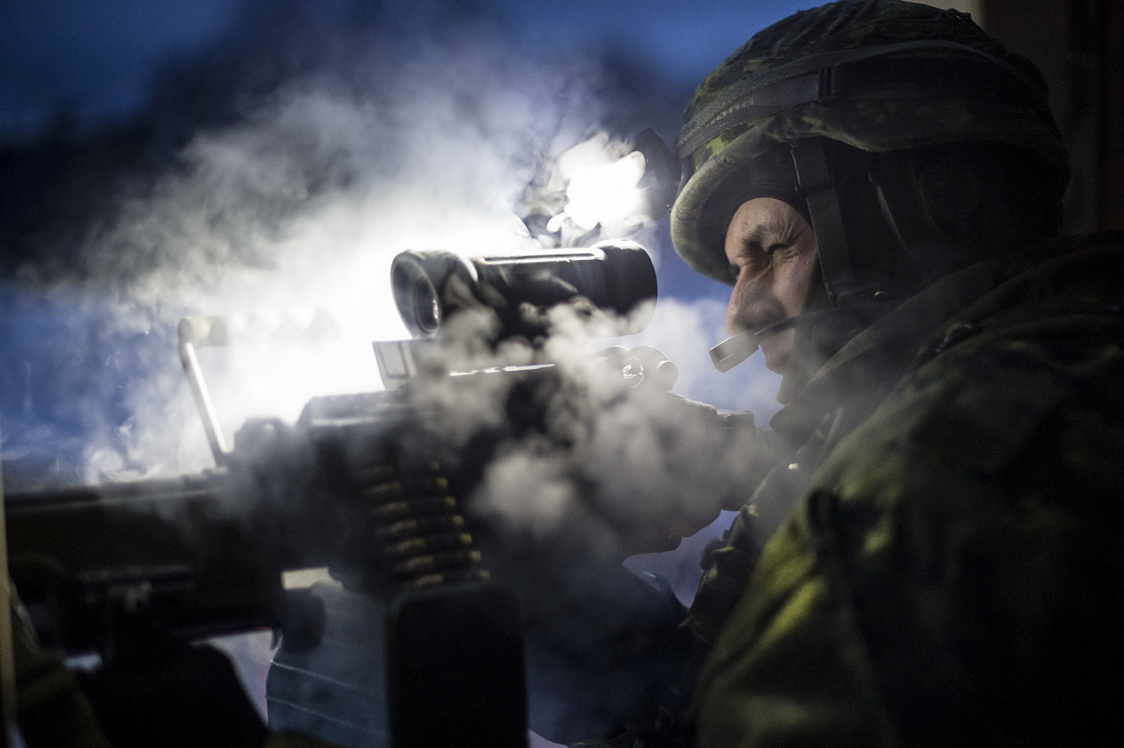 Soldiers, Shooting, light machine gun