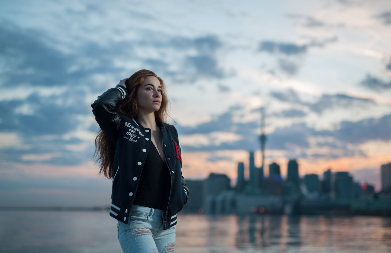 la ville, fille, jeans, veste