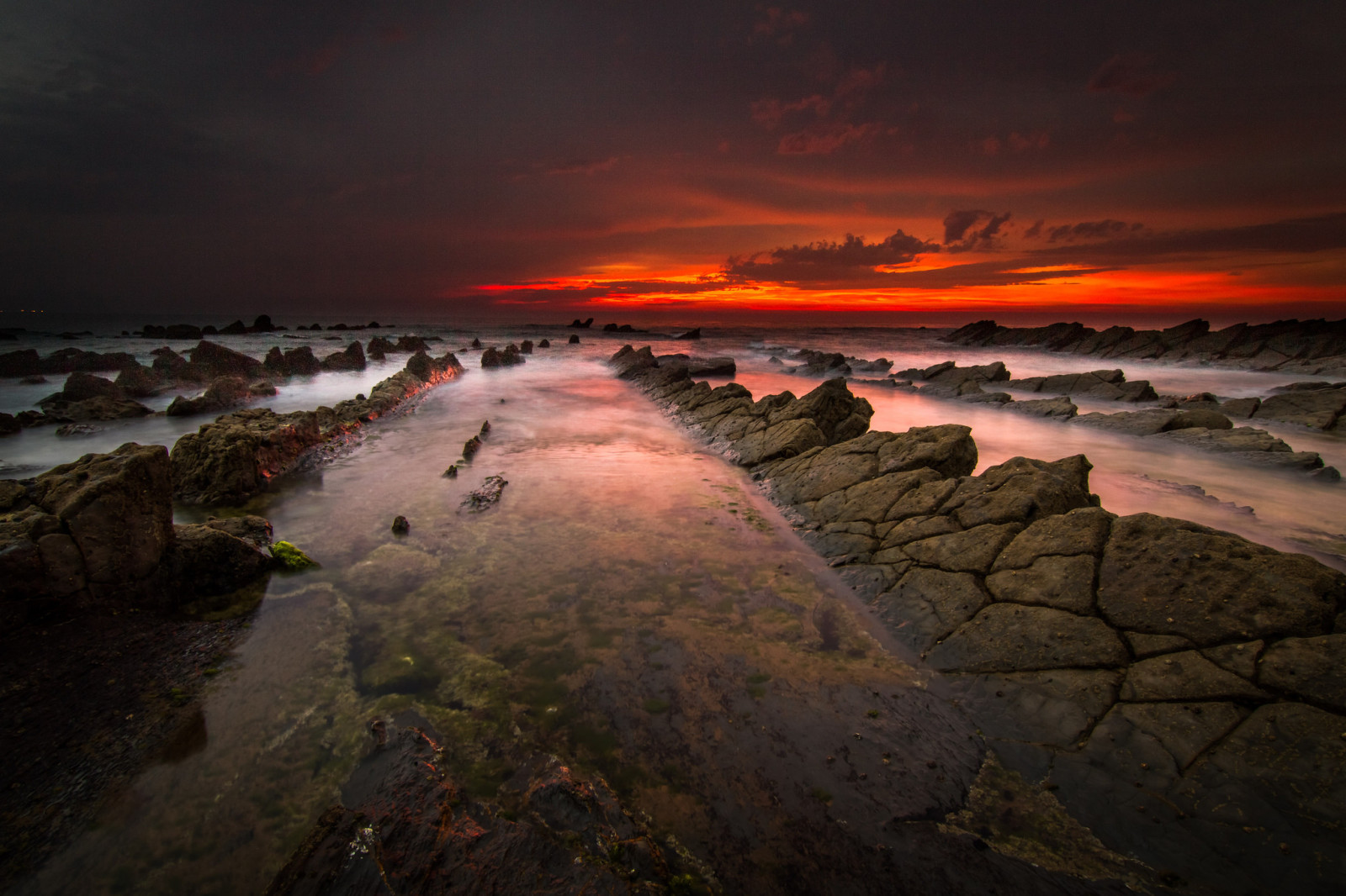 de lucht, zee, nacht, wolken, rotsen, gloed, tij