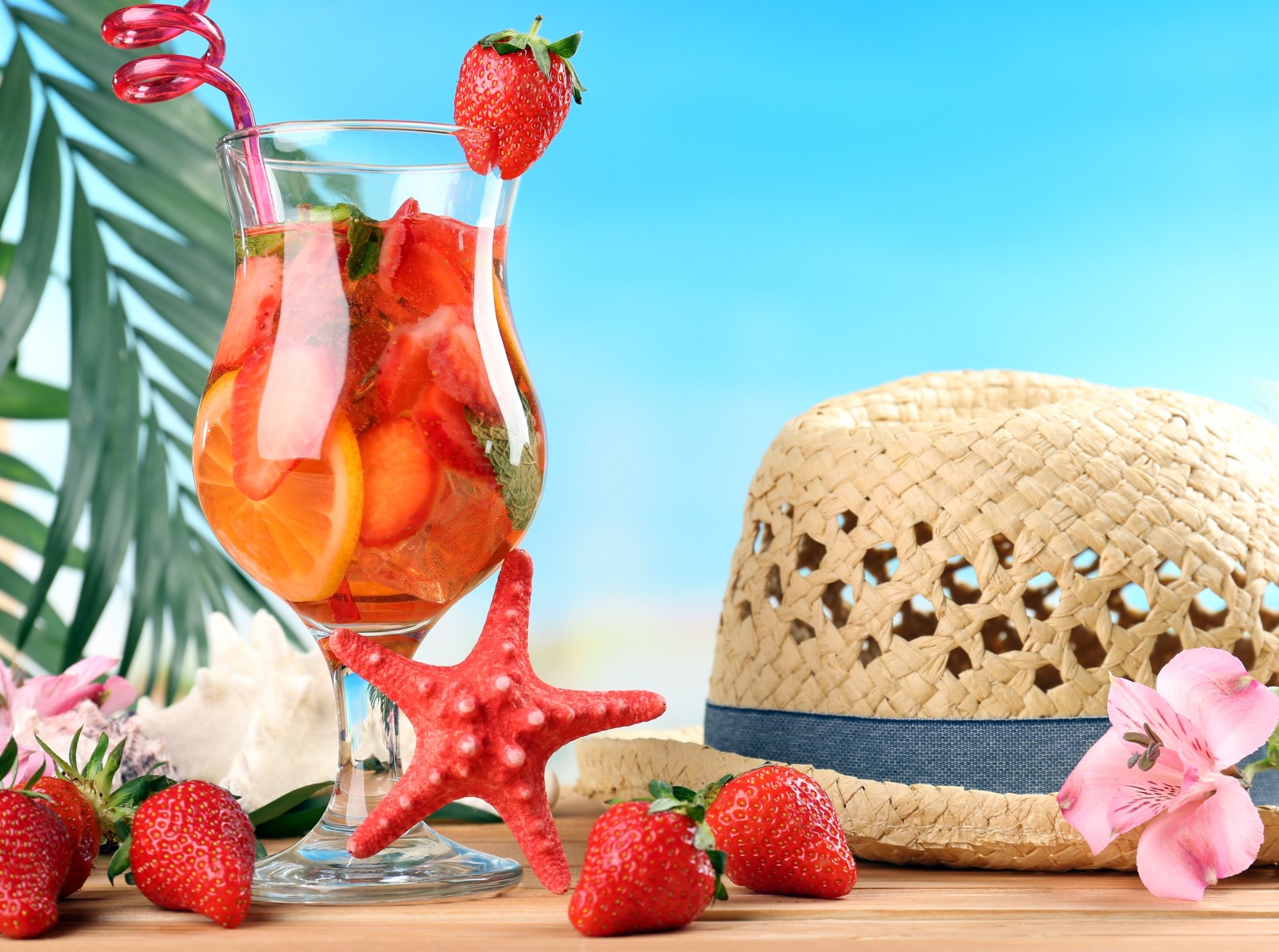 sea, hat, flower, strawberry, cocktail, starfish, palm leaves