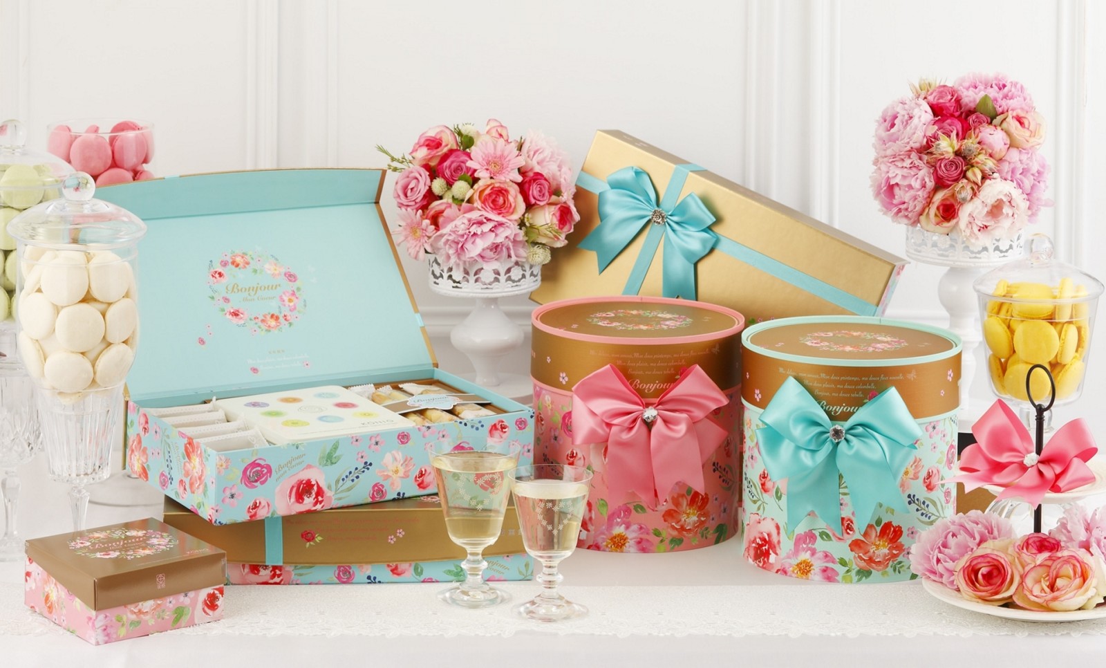 roses, flowers, box, bouquet, cookies, glasses, macaroon, decor