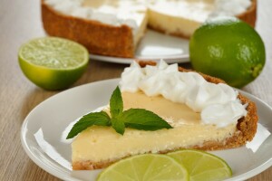 cakes, key lime pie, lime slices, mint