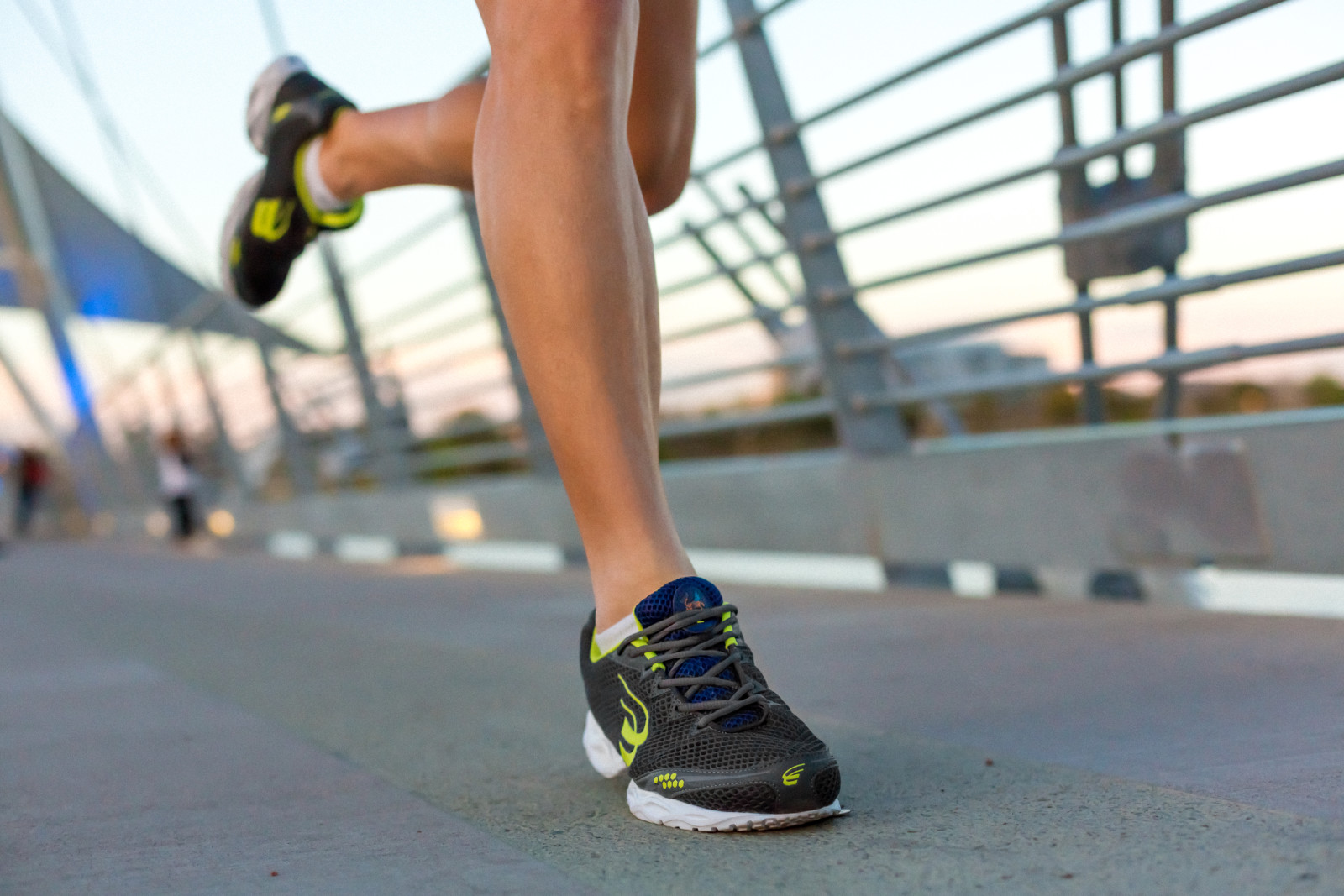 Treinamento, exercício ao ar livre, tênis de corrida