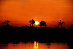 Egypte, palmiers, rivière, le coucher du soleil, le Nil vers Assuan