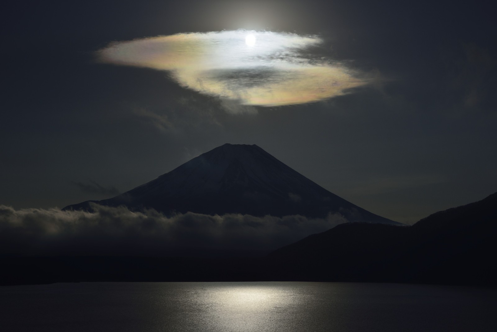 See, Nacht, Japan, der Vulkan