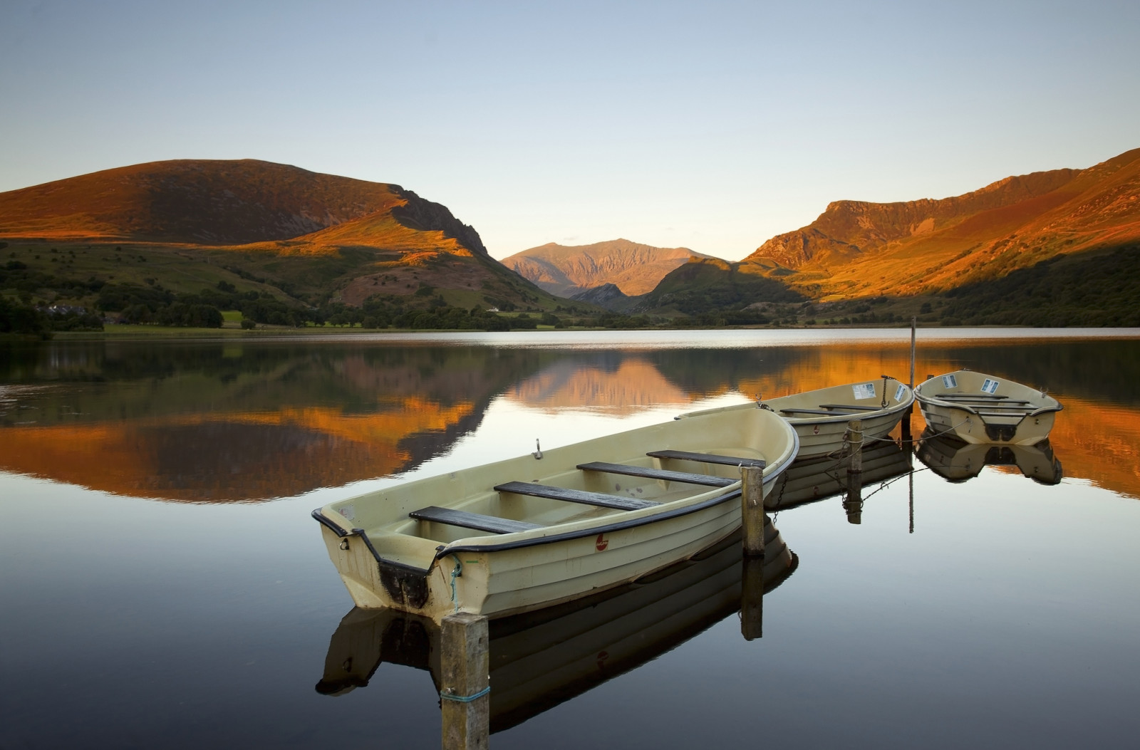 el cielo, lago, puesta de sol, montañas, barco