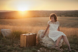 fille, ambiance, valise, le coucher du soleil