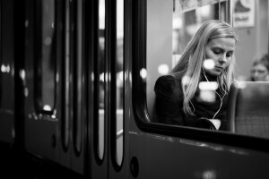 menina, cabelo, lábios, a cidade, trem, janela