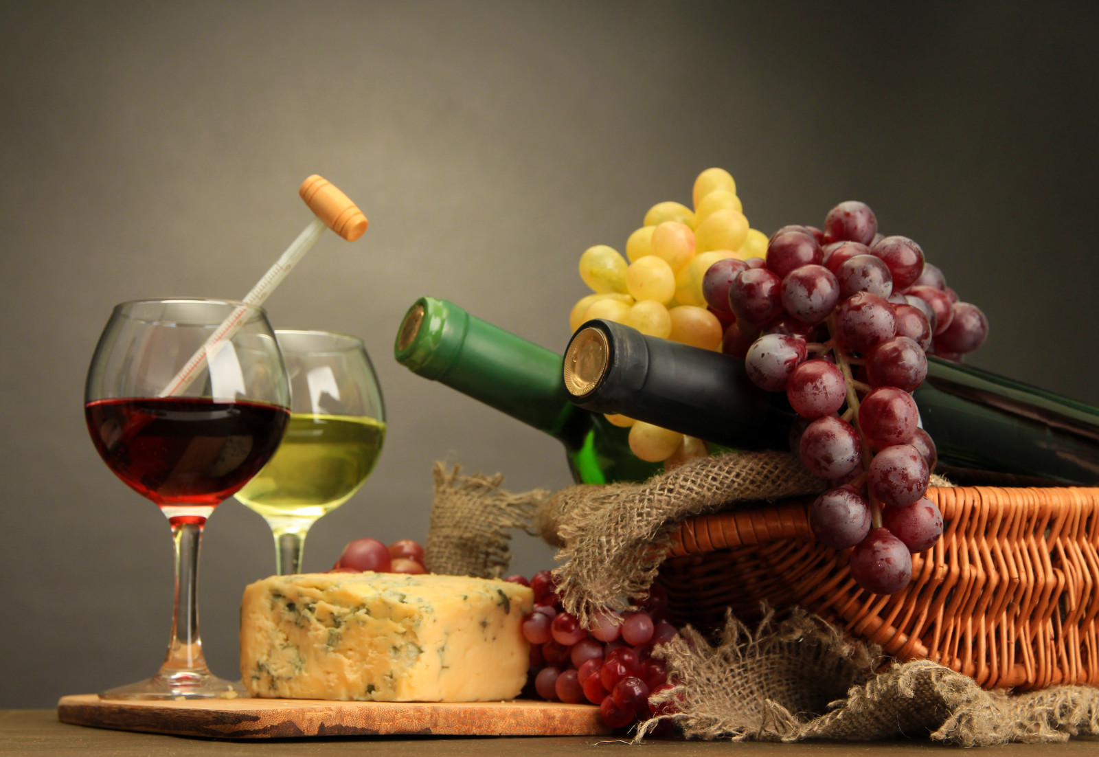 fromage, du vin, des lunettes, bouteille, grappes de raisins