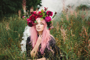 flowers, grass, Lauren Hall Worth, wreath