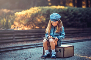 niña, Bloc, maleta, Viajeros jovenes