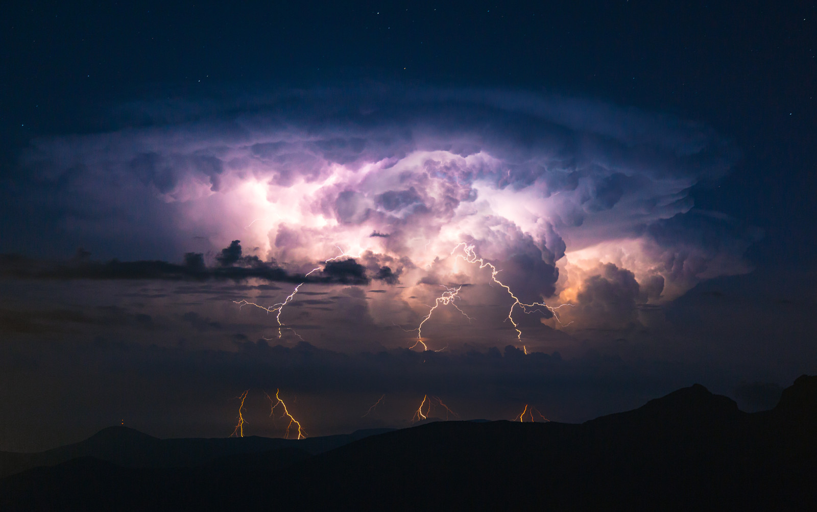 Le ciel, silhouettes, des nuages, la tempête, foudre