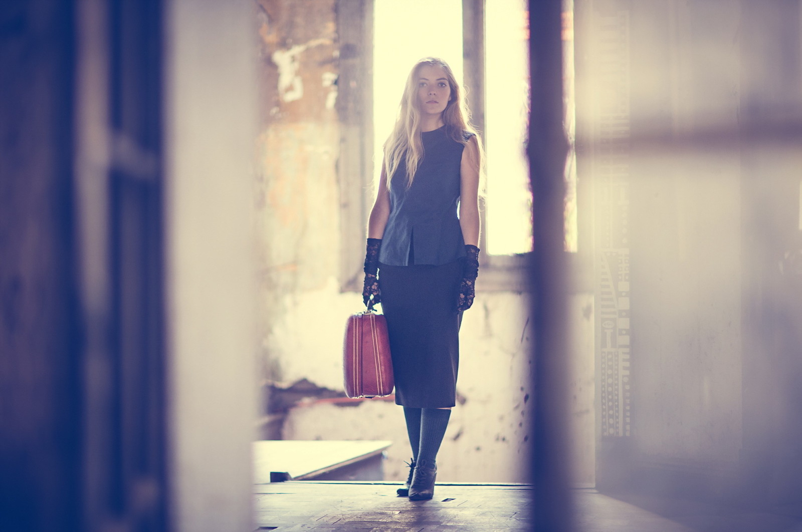 mood, girl, suitcase