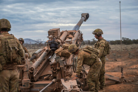 Obusier, M777, Soldats, armes