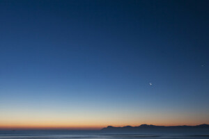 un mois, nuit, Le ciel, crépuscule