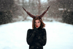 horns, Katie Sendza, makeup, Simona, snow