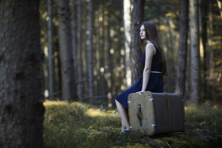 foresta, ragazza, valigia