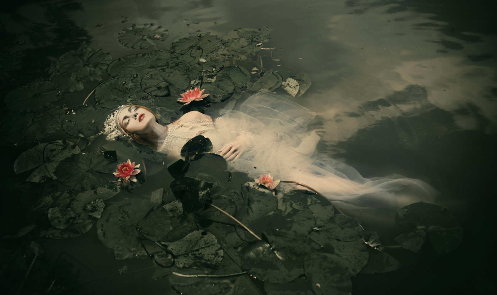 girl, in the water, Ophelia