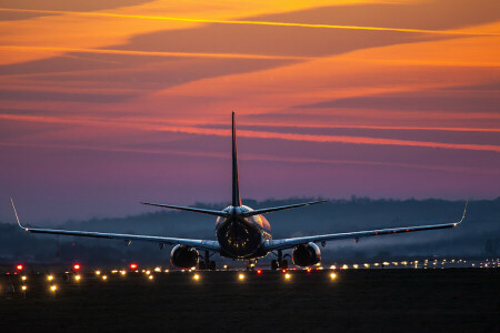 Airbus, aeroporto, alvorecer, luzes, o avião