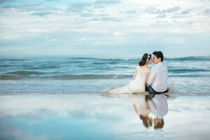 beach, bouquet, horizon, pair, reflection, sea, the bride, the groom