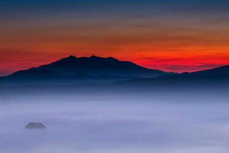 alba, nebbia, montagne, foto di Miki