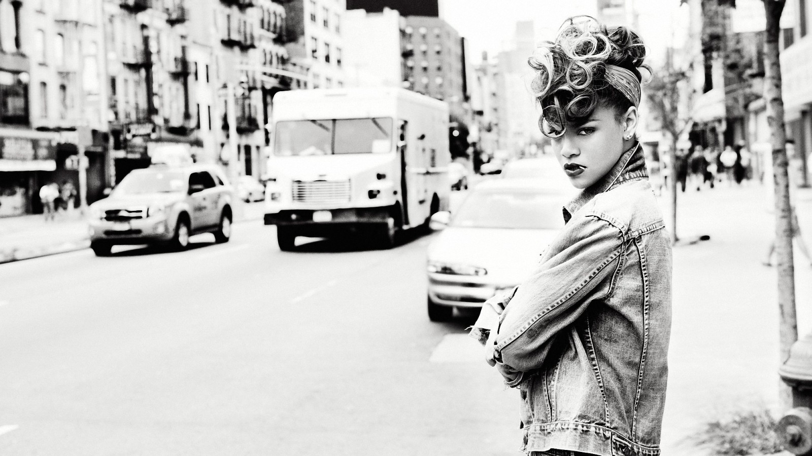 look, black and white, street, singer, hairstyle, curls, Rihanna, on the sidewalk