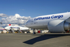 800, aéroport, B-747, B-777, Boeing, cargaison, des nuages, Lufthansa