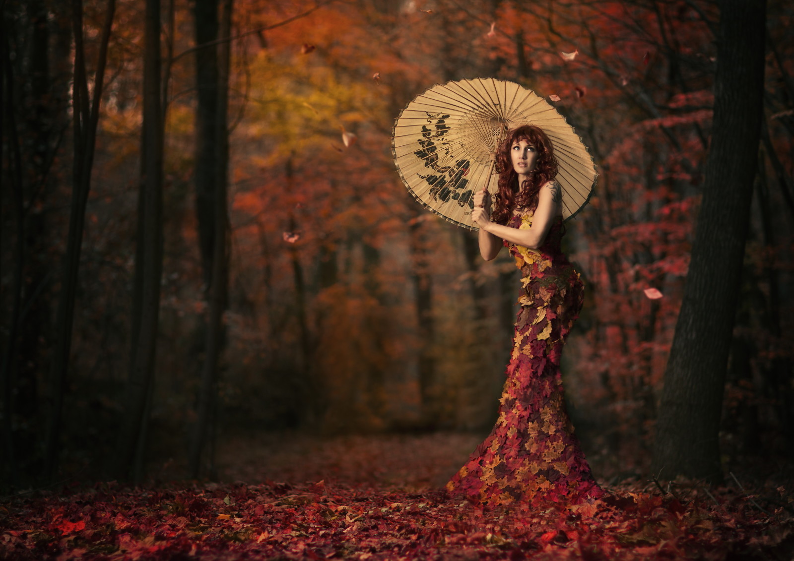 fille, feuilles, parapluie