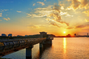 Brücke, Meer, Sonnenuntergang, die Stadt