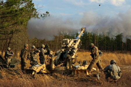 Howitzer, shot, Soldiers