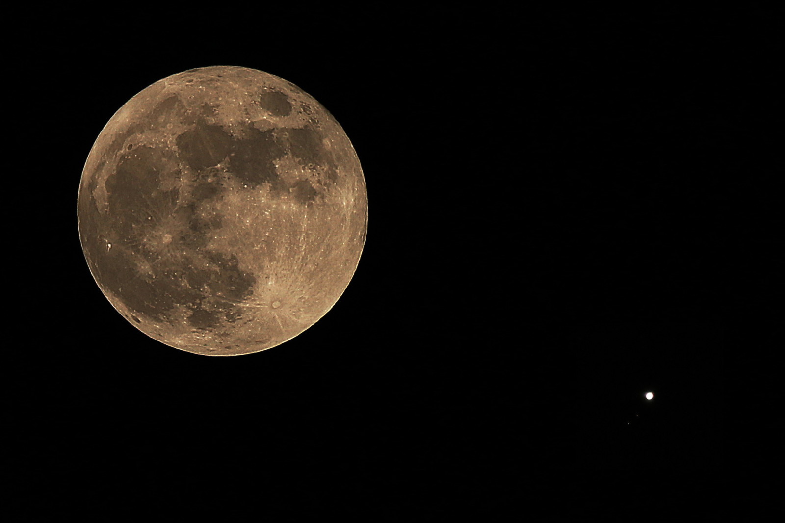 spaţiu, Jupiter, lună plină