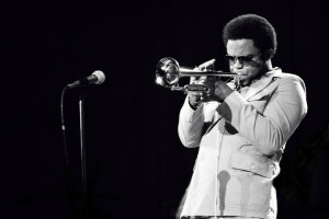 Freddie Hubbard, jazz, jazz musician, microphone, Music, musician, pipe, trumpeter