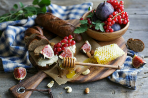 mandorle, bastone, pane, ribes, fichi, miele, noccioline, rosso