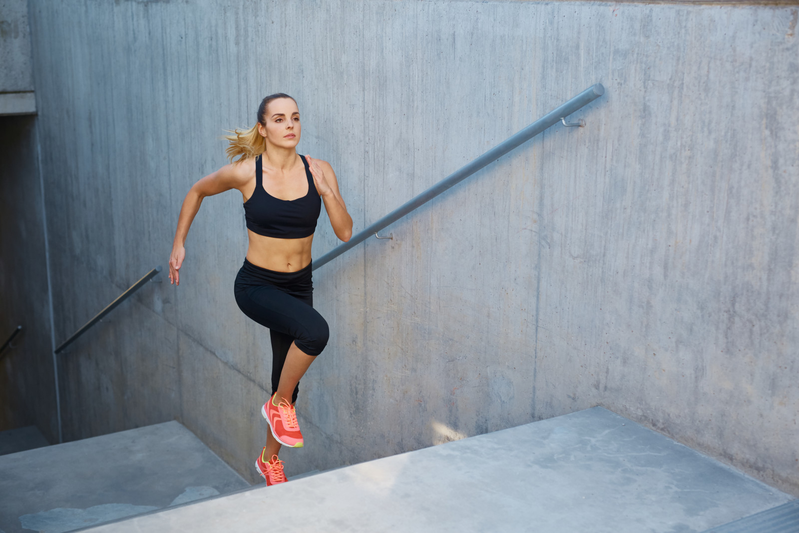 Laufen, Treppe, Sportbekleidung