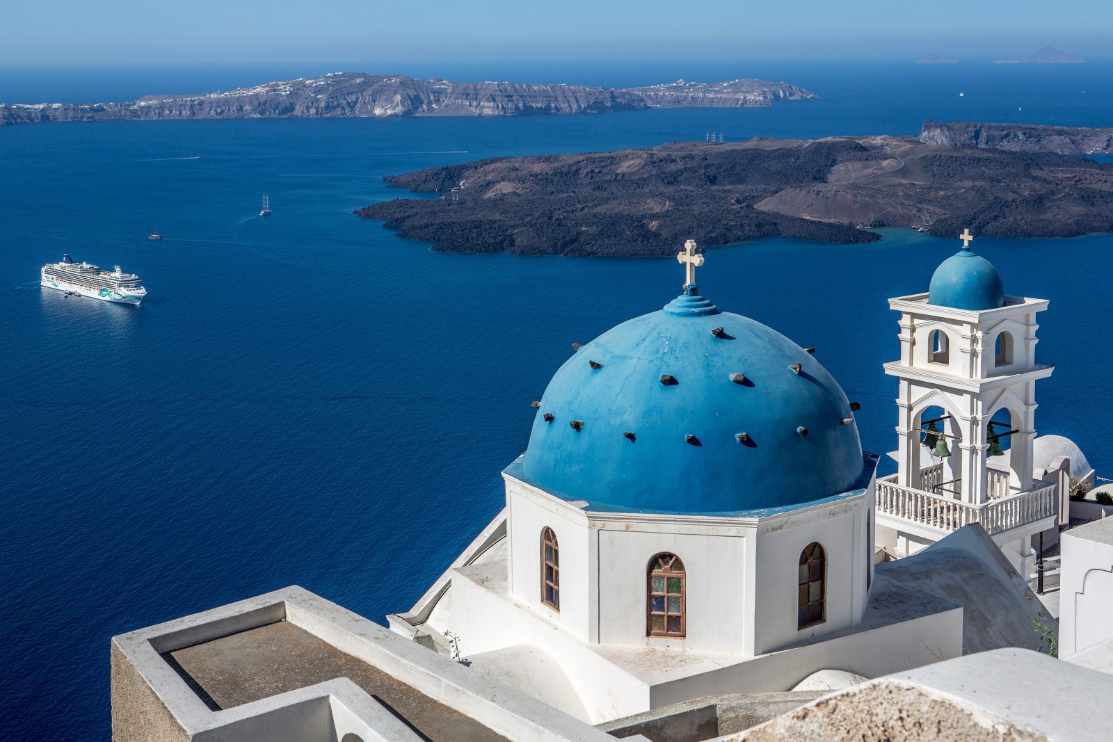 θάλασσα, Εκκλησία, ο ΘΟΛΟΣ, το καμπαναριό, Πλοίο της γραμμής, Ελλάδα, Θήρα, Νησιά