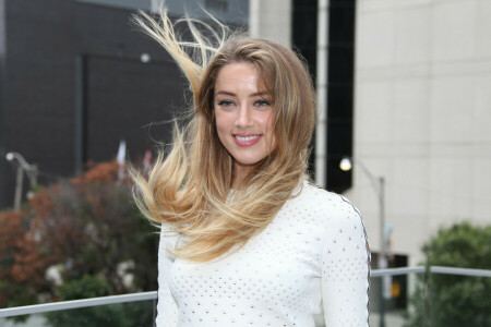 A girl from Denmark, actress, Amber Heard, film, hairstyle, makeup, press conference, smile